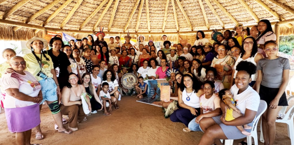 Mulheres reunidas em encontro no Oeste da Bahia